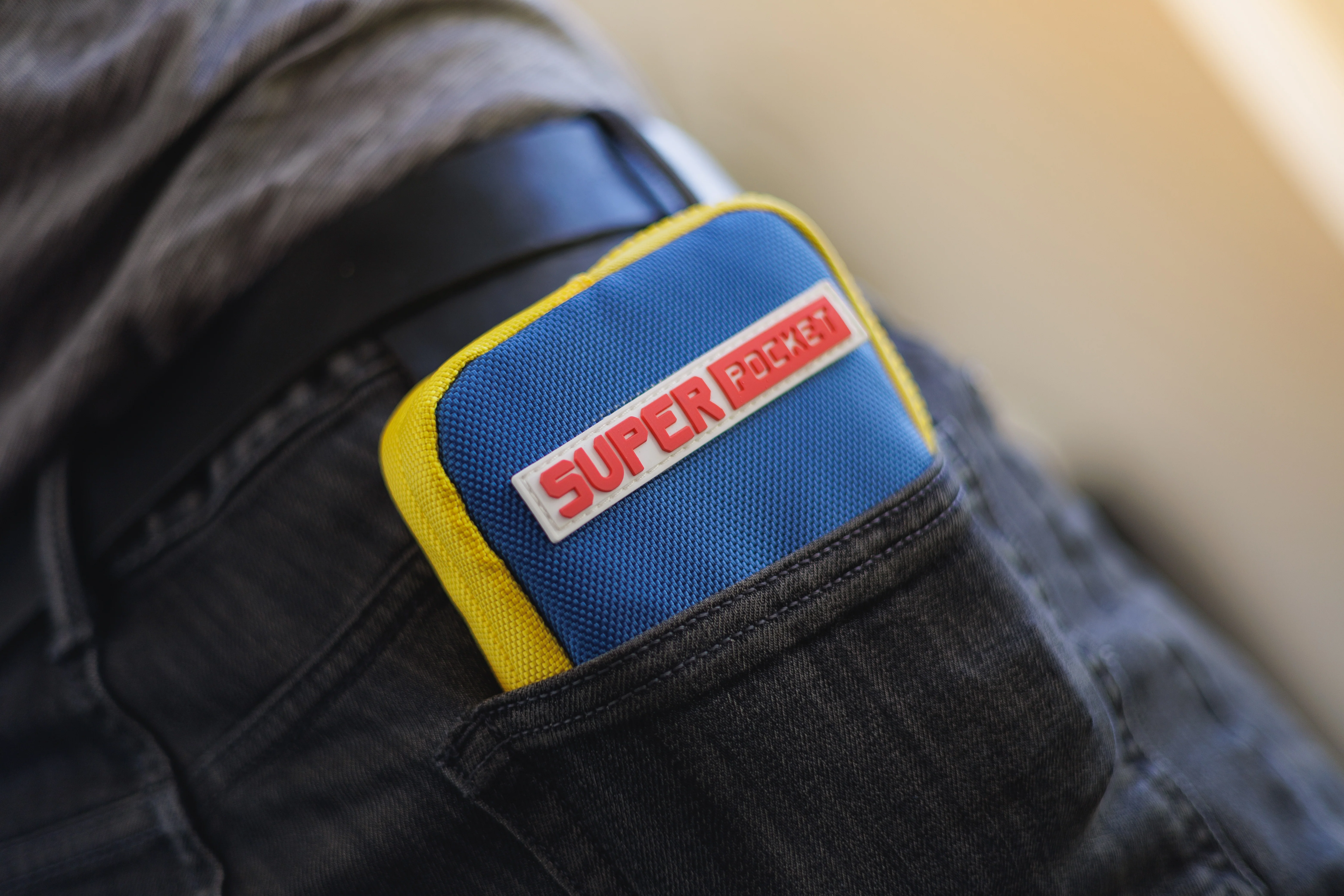 Super Pocket Case Blue/Yellow - Image 4